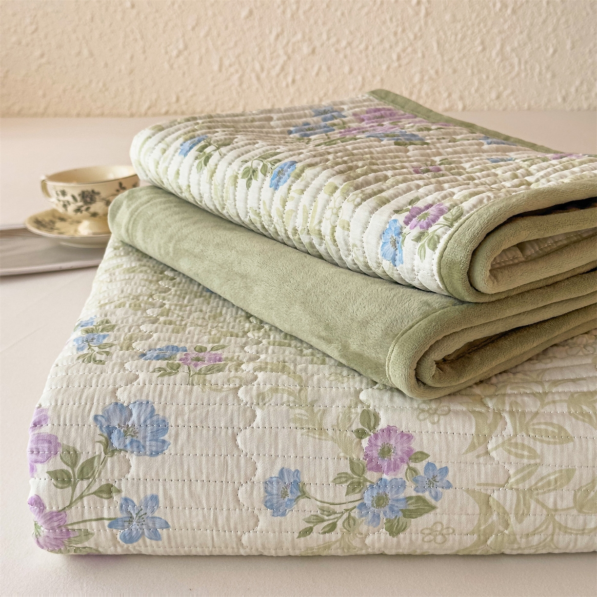 91家纺网 家纺一手货源 找家纺 恒爱家纺 2025新款全棉宝宝绒双拼床盖三件套 蓝香芥