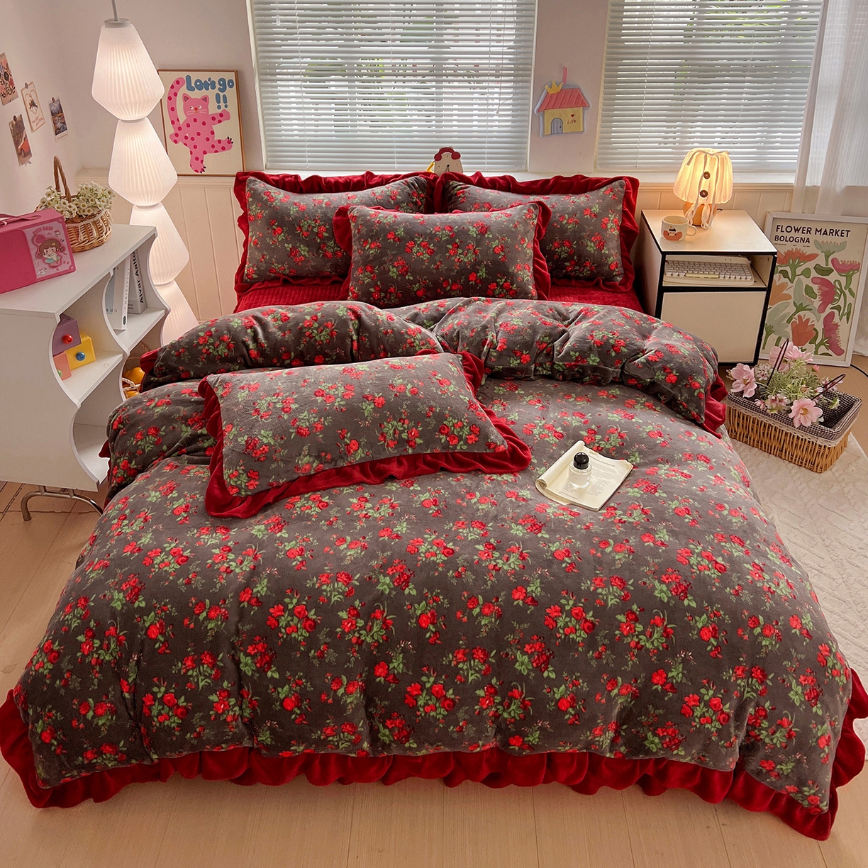 91家纺网 家纺一手货源 找家纺 富米莱（原臻工厂） 2025新款热卖舒适花边牛奶绒床盖床裙床单四件套 花妖