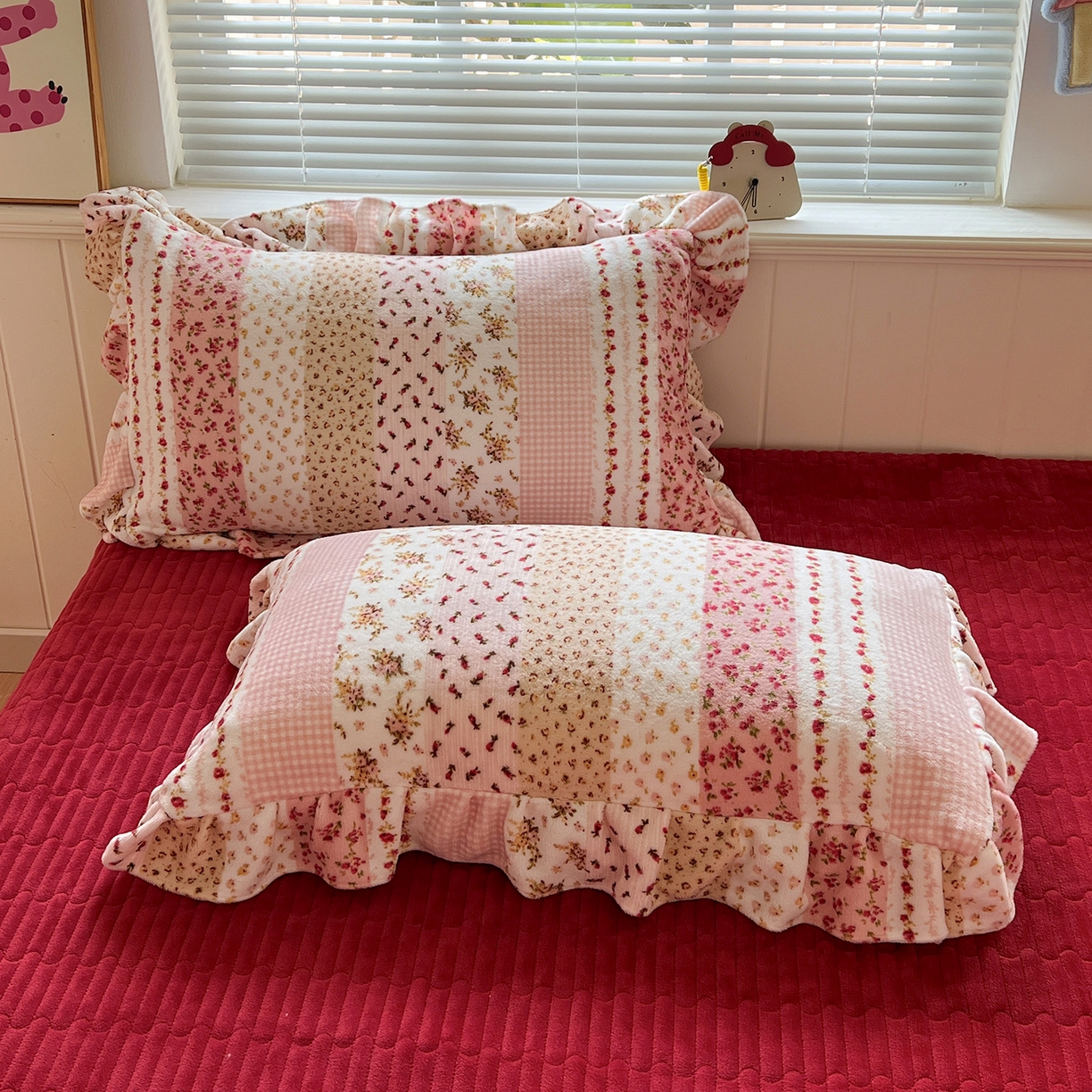 91家纺网 家纺一手货源 找家纺 富米莱（原臻工厂） 2025新款热卖舒适花边牛奶绒床盖床裙床单四件套 花栖礼