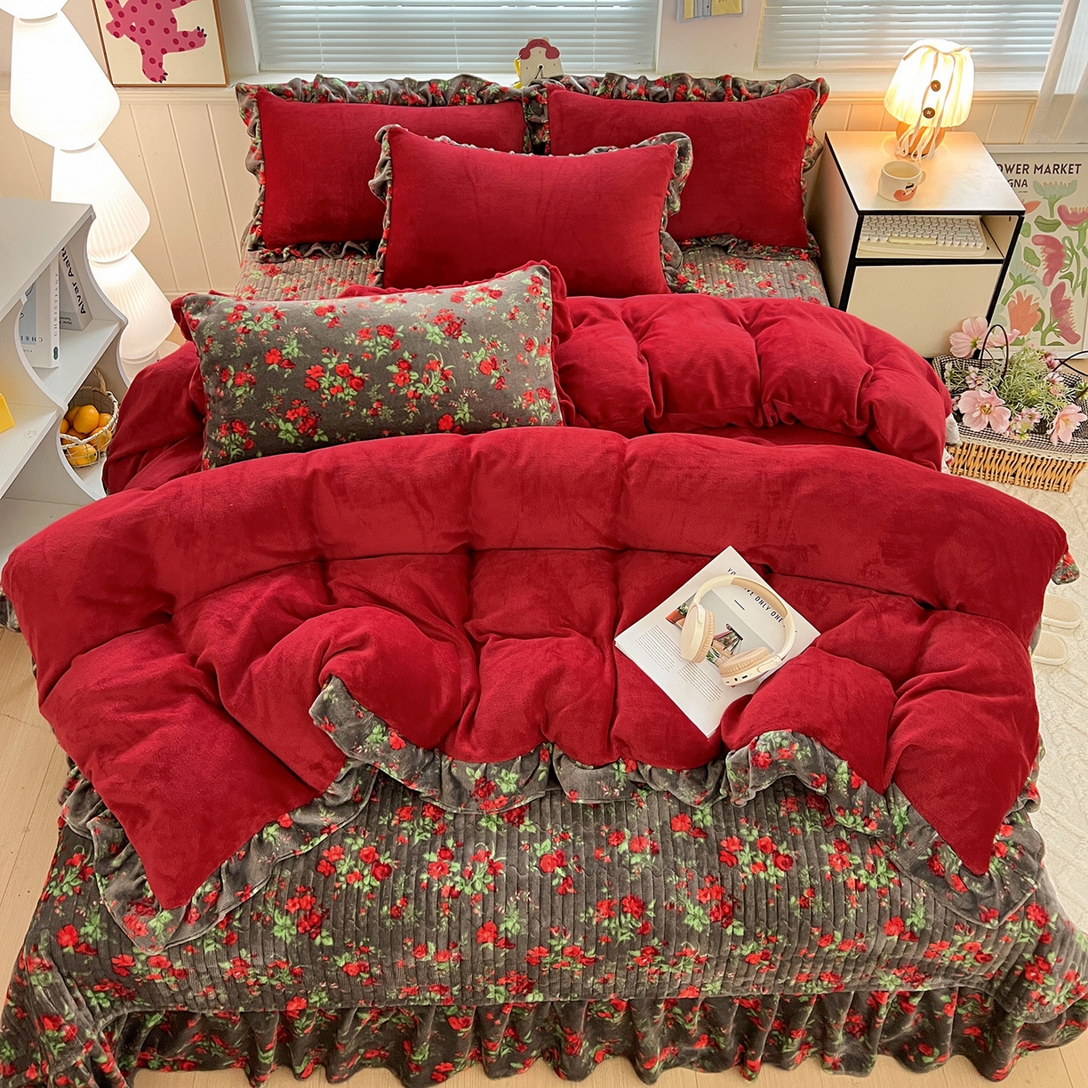 91家纺网 家纺一手货源 找家纺 富米莱（原臻工厂） 2025新款热卖舒适花边牛奶绒床盖床裙床单四件套 番喜-红