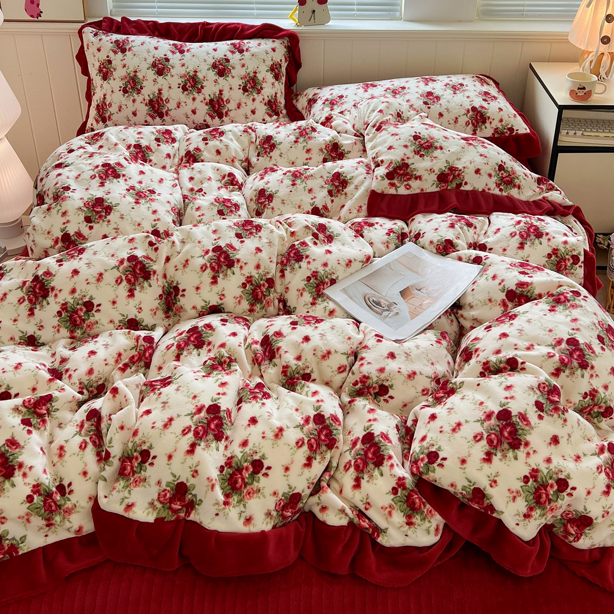 91家纺网 家纺一手货源 找家纺 富米莱（原臻工厂） 2025新款热卖舒适花边牛奶绒床盖床裙床单四件套 梨花洛