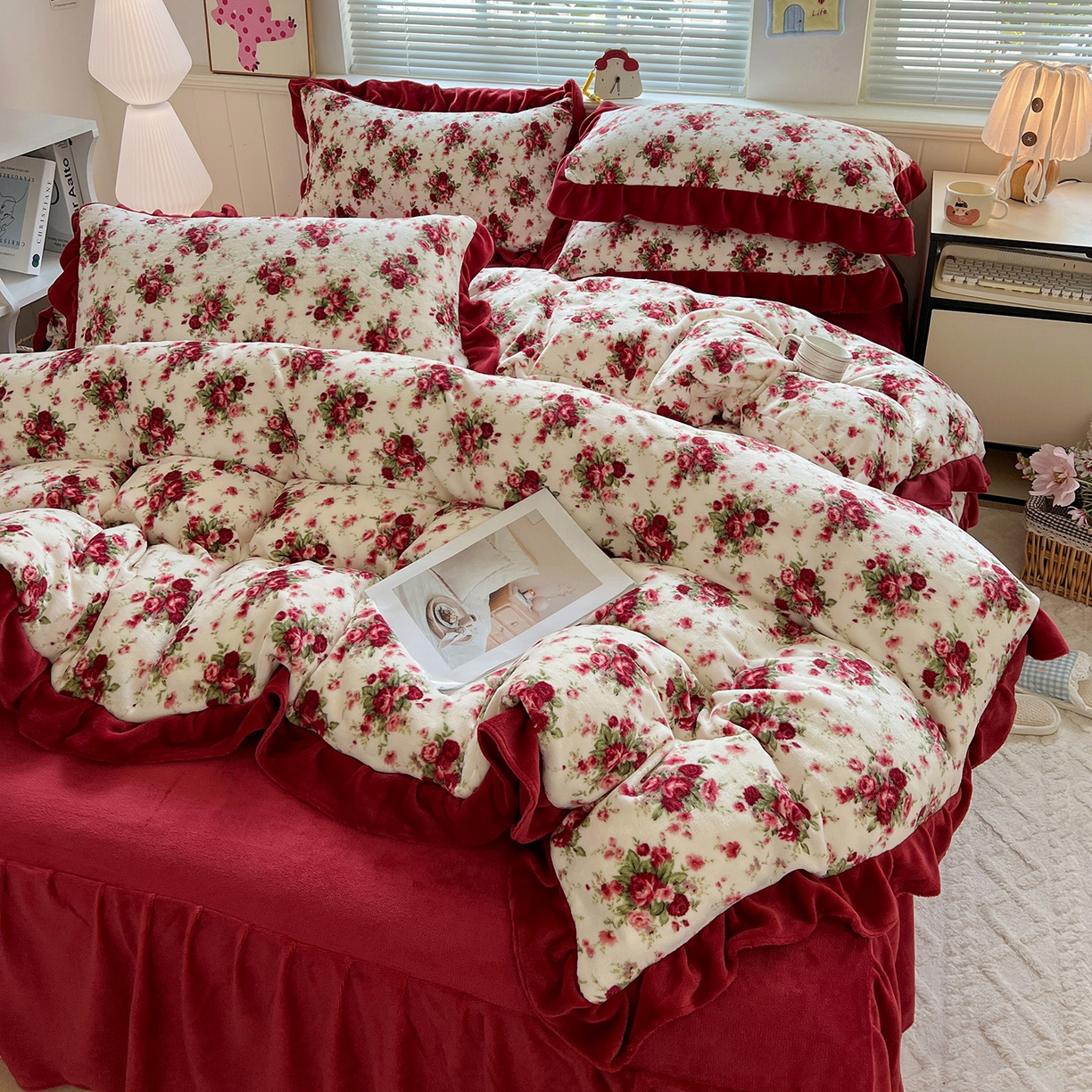 91家纺网 家纺一手货源 找家纺 富米莱（原臻工厂） 2025新款热卖舒适花边牛奶绒床盖床裙床单四件套 梨花洛