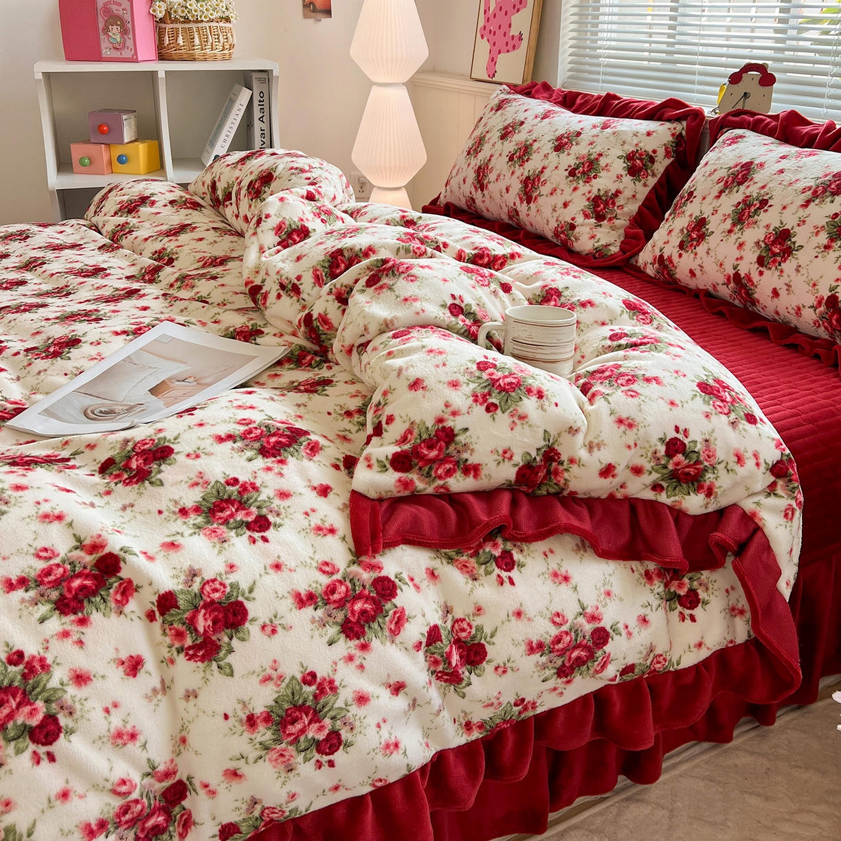 91家纺网 家纺一手货源 找家纺 富米莱（原臻工厂） 2025新款热卖舒适花边牛奶绒床盖床裙床单四件套 梨花洛