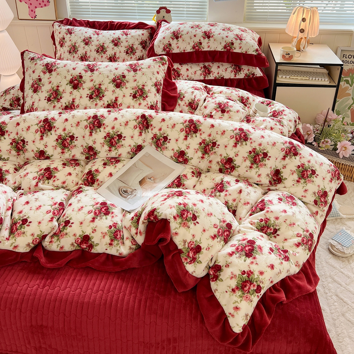 91家纺网 家纺一手货源 找家纺 富米莱（原臻工厂） 2025新款热卖舒适花边牛奶绒床盖床裙床单四件套 梨花洛