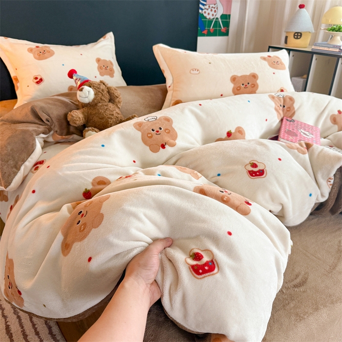 91家纺网 家纺一手货源 找家纺 艾特你 2025新款小清新高克重牛奶绒印花四件套 卡贝拉