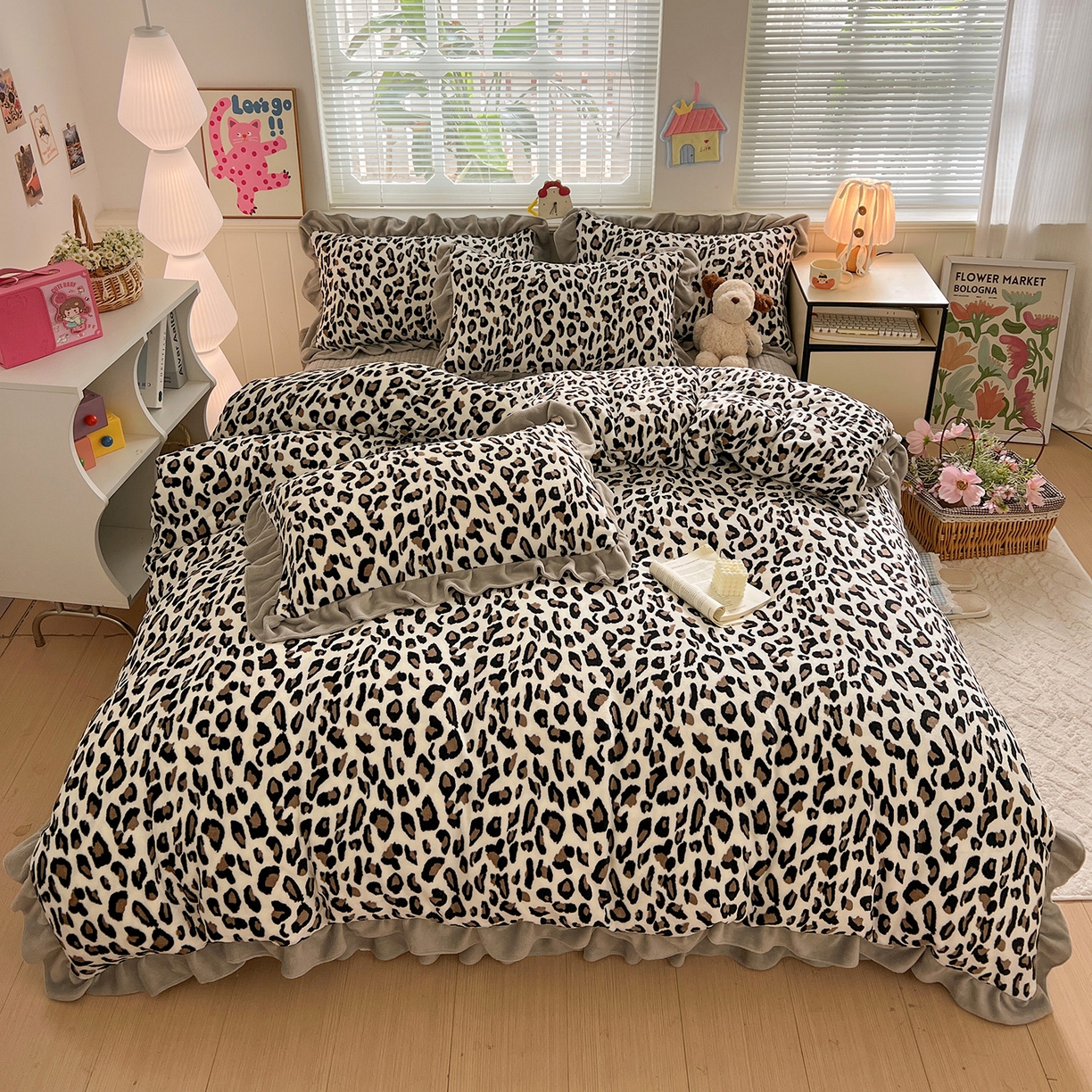 91家纺网 家纺一手货源 找家纺 富米莱（原臻工厂） 2025新款热卖舒适花边牛奶绒床盖床裙床单四件套 洋气豹纹-灰