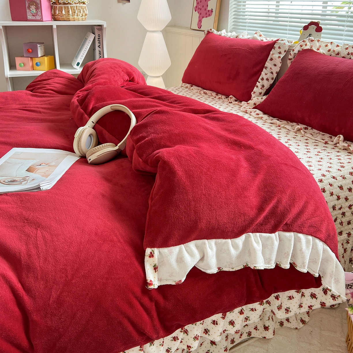 91家纺网 家纺一手货源 找家纺 富米莱（原臻工厂） 2025新款热卖舒适花边牛奶绒床盖床裙床单四件套 番喜-米