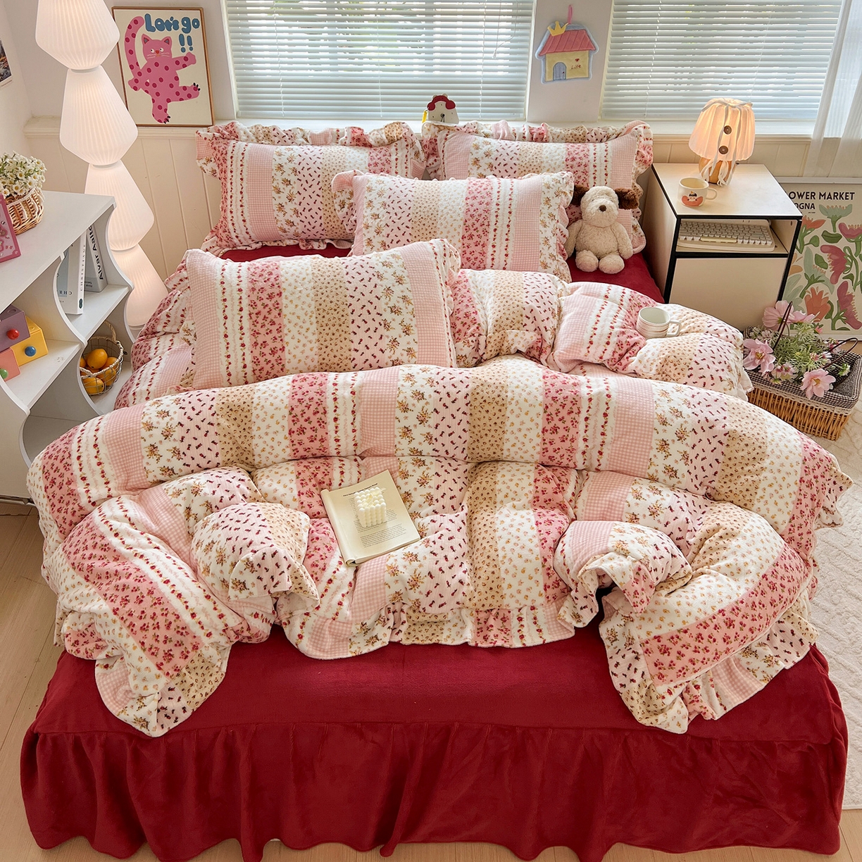 91家纺网 家纺一手货源 找家纺 富米莱（原臻工厂） 2025新款热卖舒适花边牛奶绒床盖床裙床单四件套 花栖礼