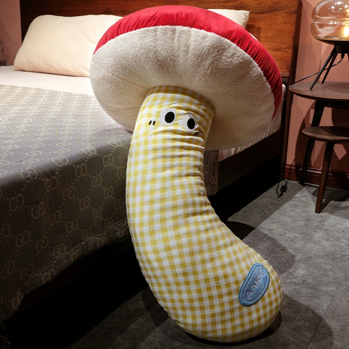 91家纺网 家纺一手货源 找家纺 （总）仟亿莱 2025新款ins大眼蘑菇格子长条抱枕