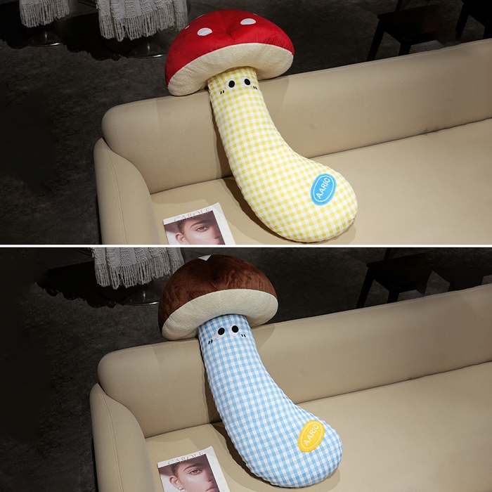 91家纺网 家纺一手货源 找家纺 仟亿莱 2025新款ins大眼蘑菇格子长条抱枕 大眼蓝格香菇