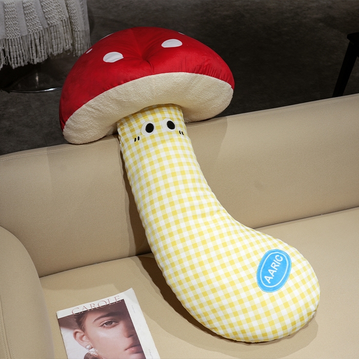 仟亿莱 2025新款ins大眼蘑菇格子长条抱枕 大眼黄格红蘑菇
