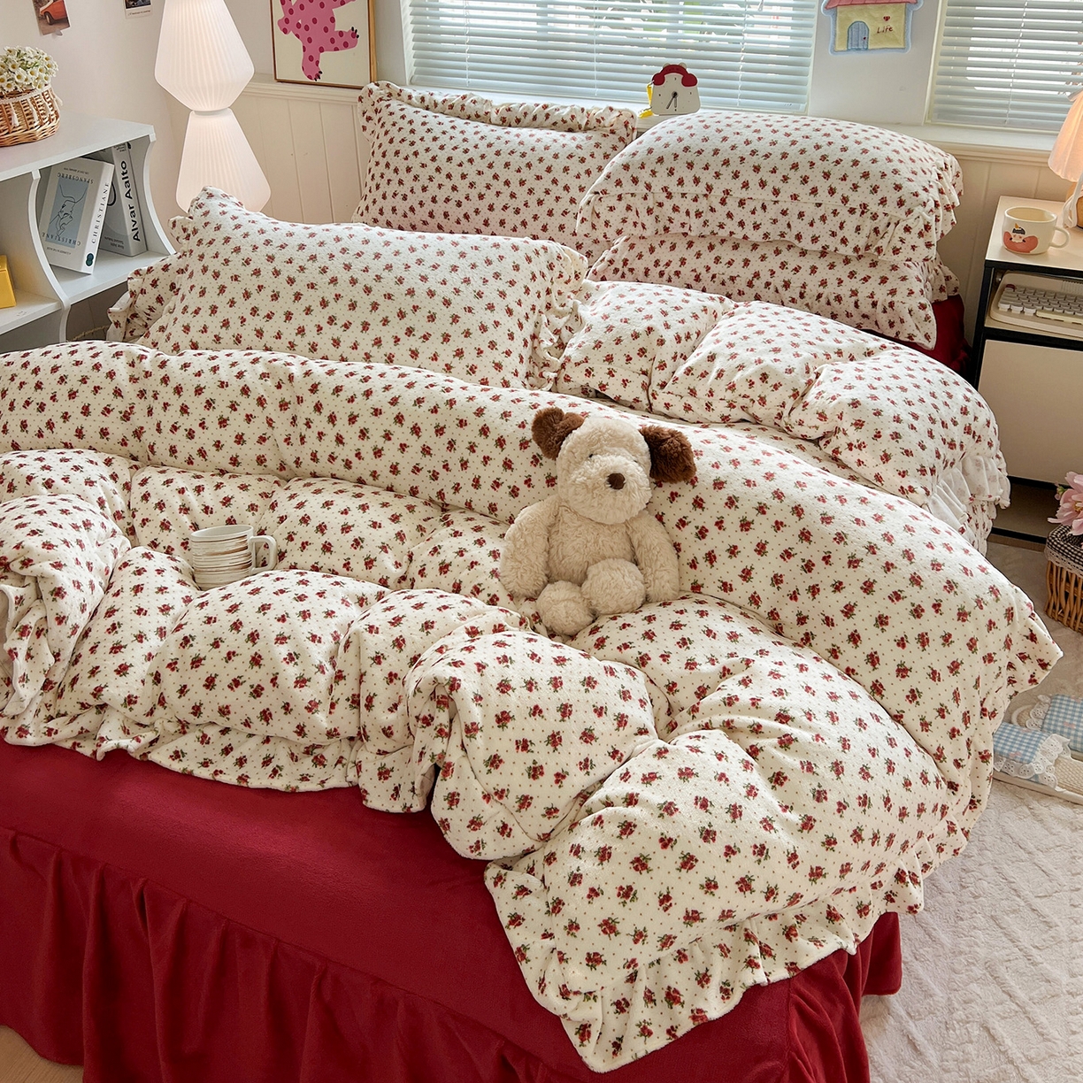 91家纺网 家纺一手货源 找家纺 富米莱（原臻工厂） 2025新款热卖舒适花边牛奶绒床盖床裙床单四件套 玫瑰的故事