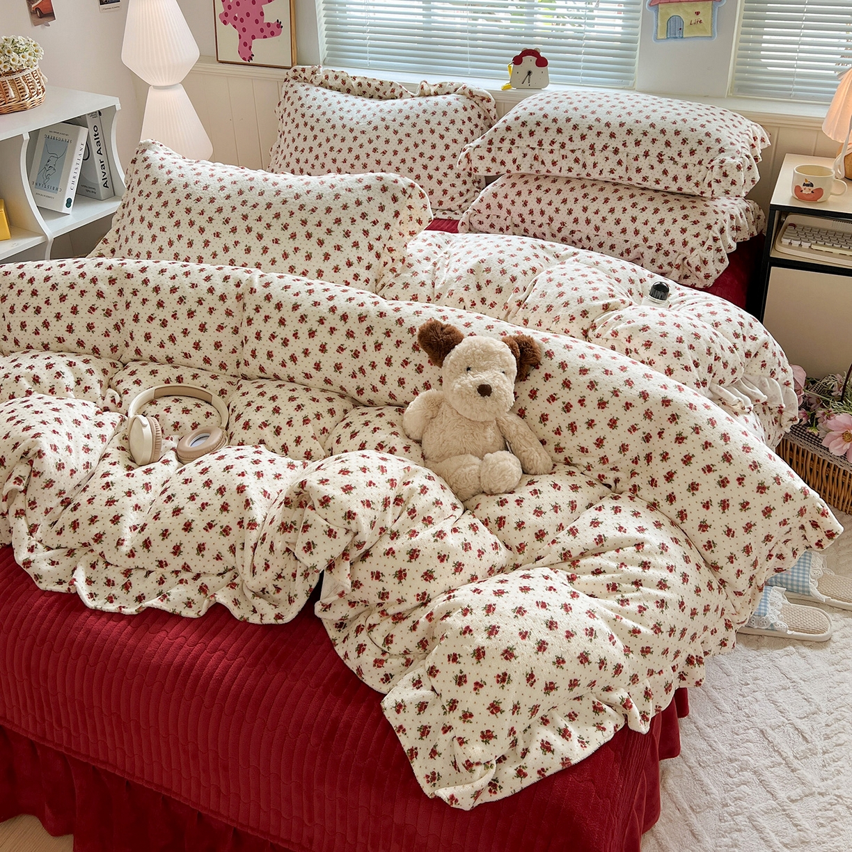 91家纺网 家纺一手货源 找家纺 富米莱（原臻工厂） 2025新款热卖舒适花边牛奶绒床盖床裙床单四件套 玫瑰的故事