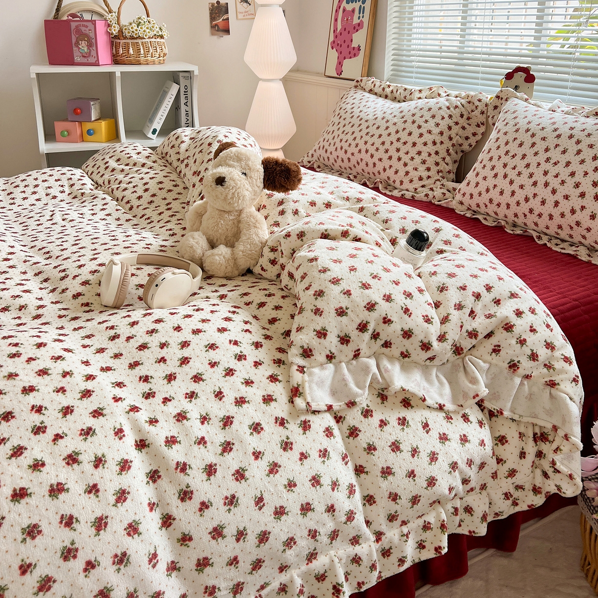 91家纺网 家纺一手货源 找家纺 富米莱（原臻工厂） 2025新款热卖舒适花边牛奶绒床盖床裙床单四件套 玫瑰的故事