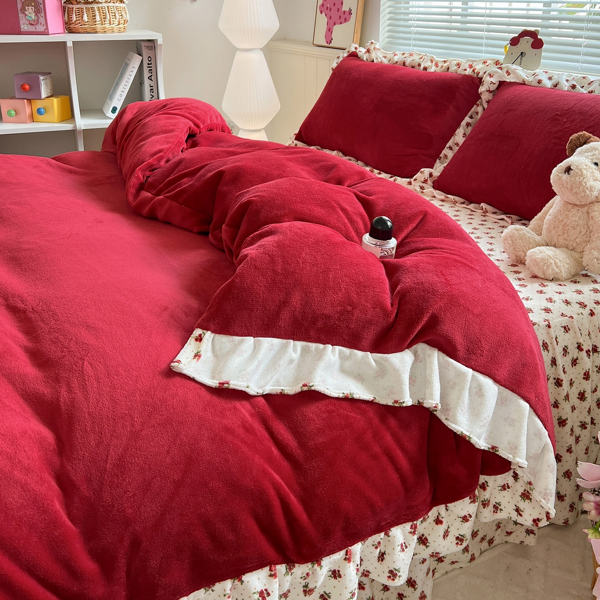 91家纺网 家纺一手货源 找家纺 富米莱（原臻工厂） 2025新款热卖舒适花边牛奶绒床盖床裙床单四件套 番喜-米