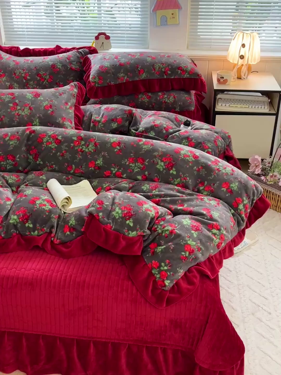 91家纺网 家纺一手货源 找家纺 （总）富米莱（原臻工厂） 2025新款热卖舒适花边牛奶绒床盖床裙床单四件套