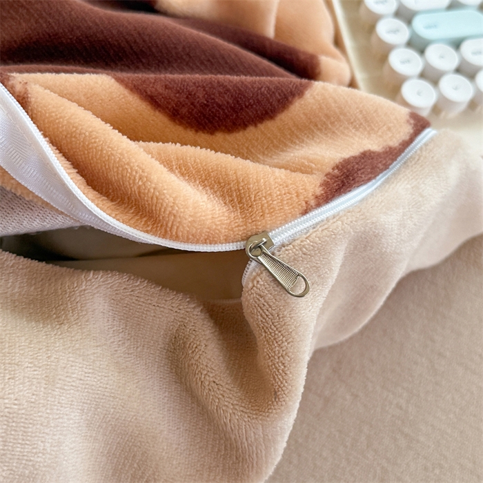 91家纺网 家纺一手货源 找家纺 艾特你 2025新款小清新高克重牛奶绒印花四件套 可可熊