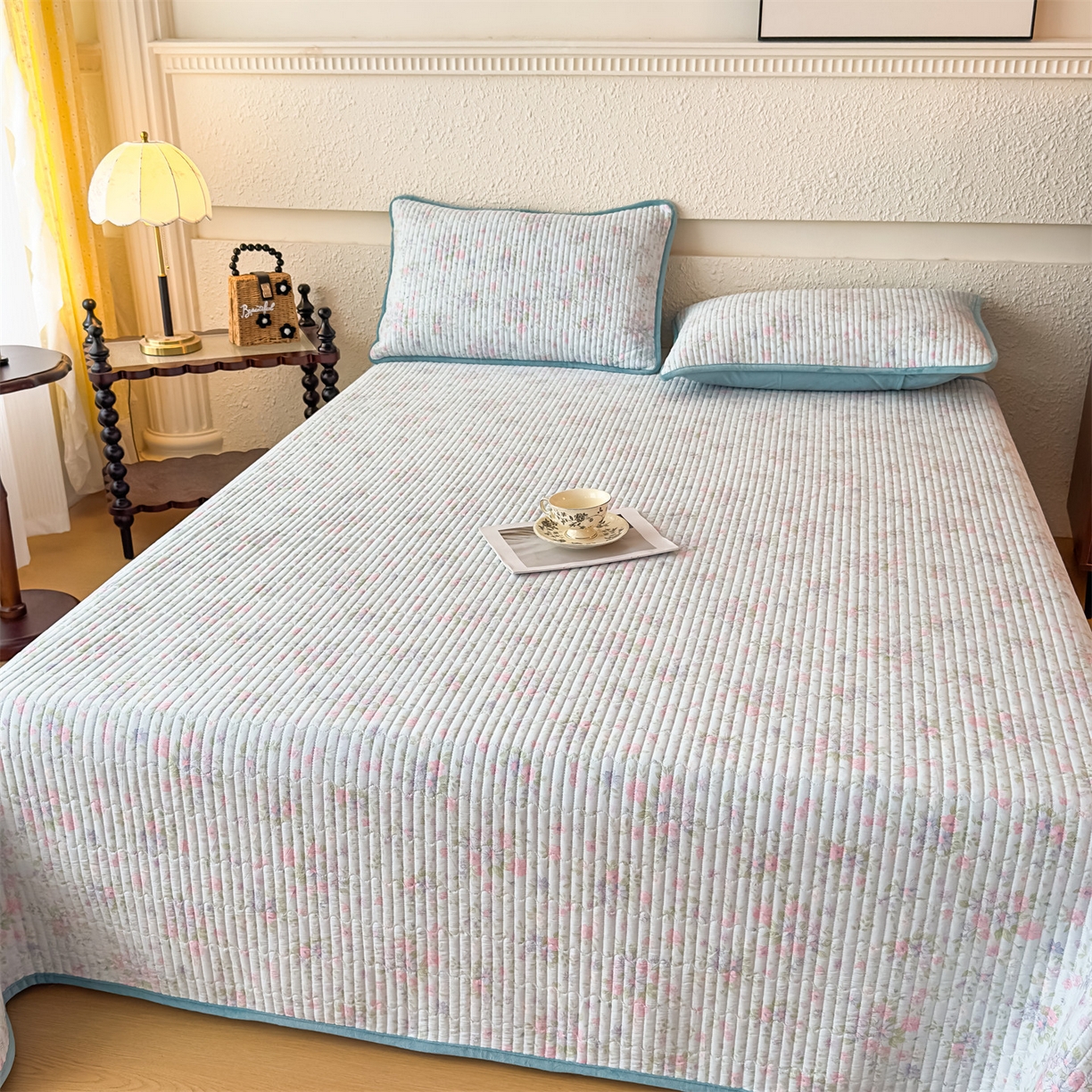 91家纺网 家纺一手货源 找家纺 恒爱家纺 2025新款全棉宝宝绒双拼床盖三件套 蓝雪花