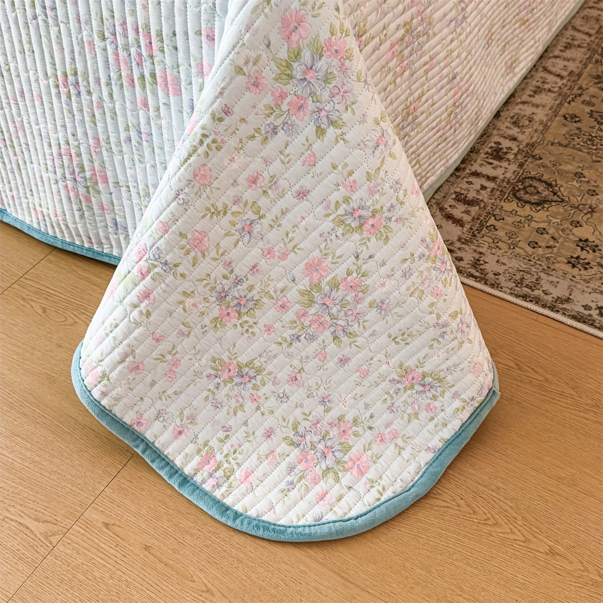 91家纺网 家纺一手货源 找家纺 恒爱家纺 2025新款全棉宝宝绒双拼床盖三件套 蓝雪花