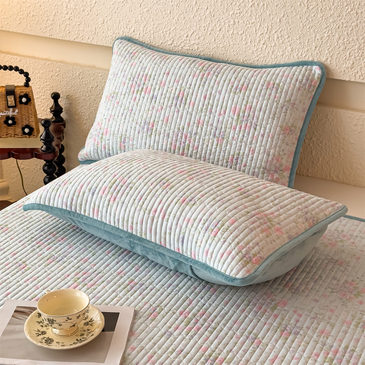 91家纺网 家纺一手货源 找家纺 恒爱家纺 2025新款全棉宝宝绒双拼床盖三件套 蓝雪花