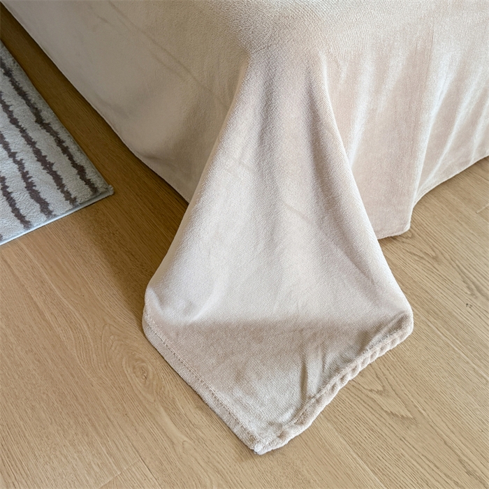 91家纺网 家纺一手货源 找家纺 艾特你 2025新款小清新高克重牛奶绒印花四件套 可可熊