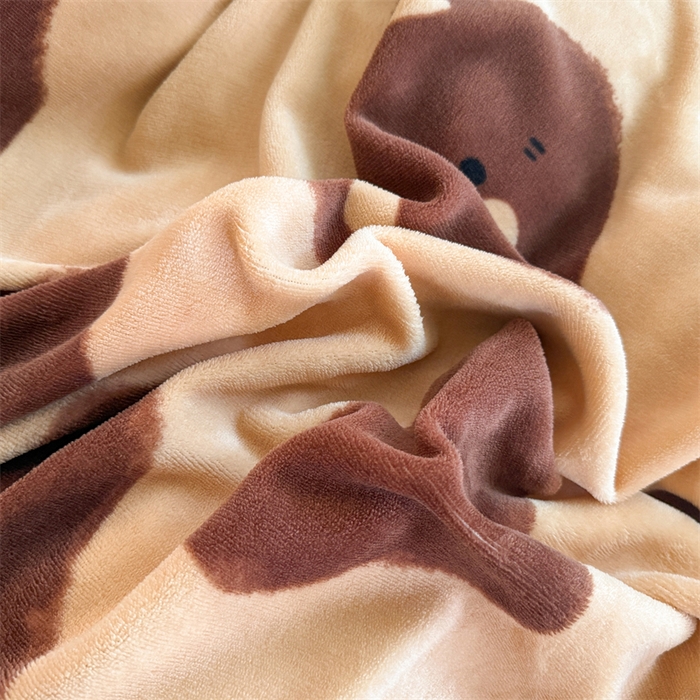 91家纺网 家纺一手货源 找家纺 艾特你 2025新款小清新高克重牛奶绒印花四件套 可可熊