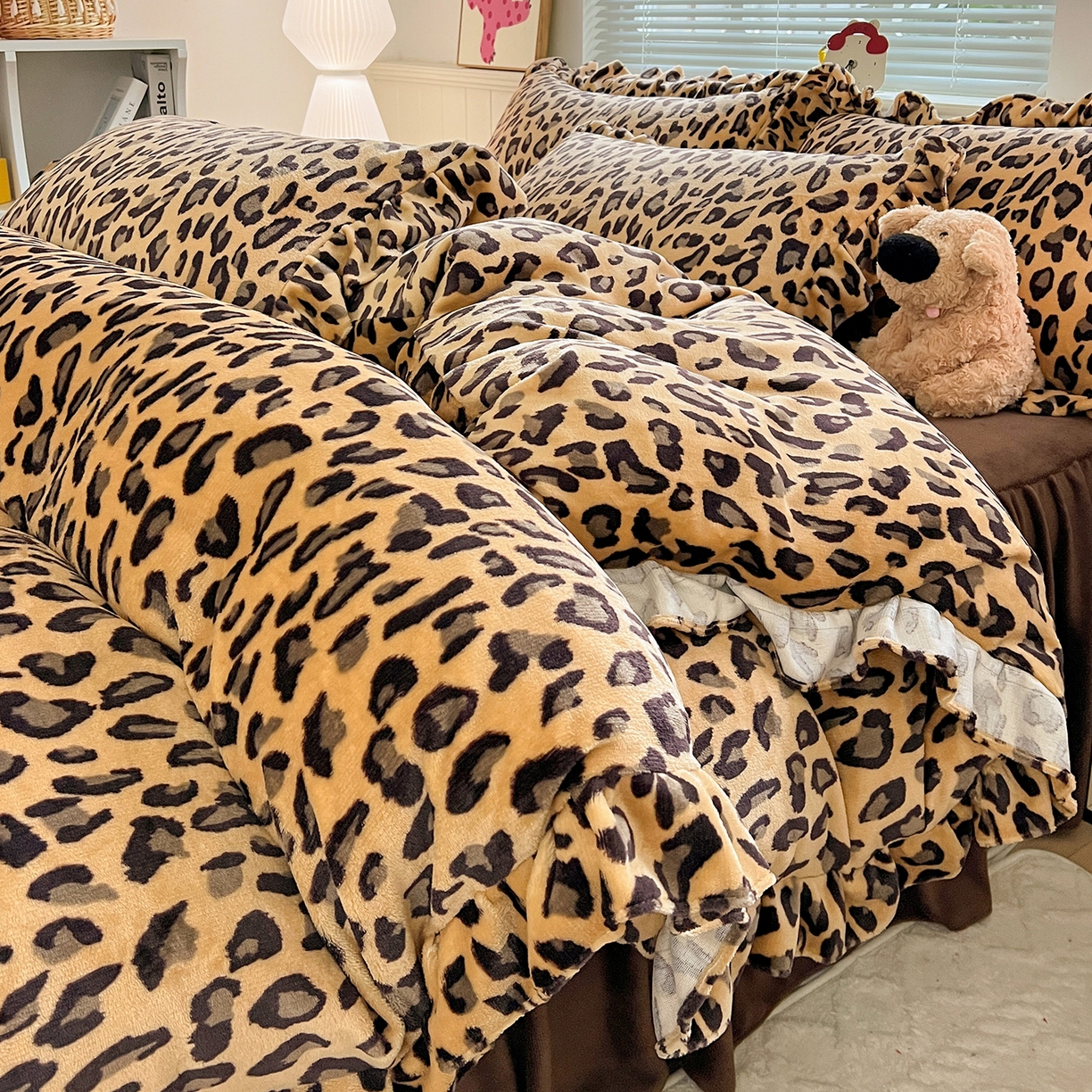 91家纺网 家纺一手货源 找家纺 （总）富米莱（原臻工厂） 2025新款热卖舒适花边牛奶绒床盖床裙床单四件套