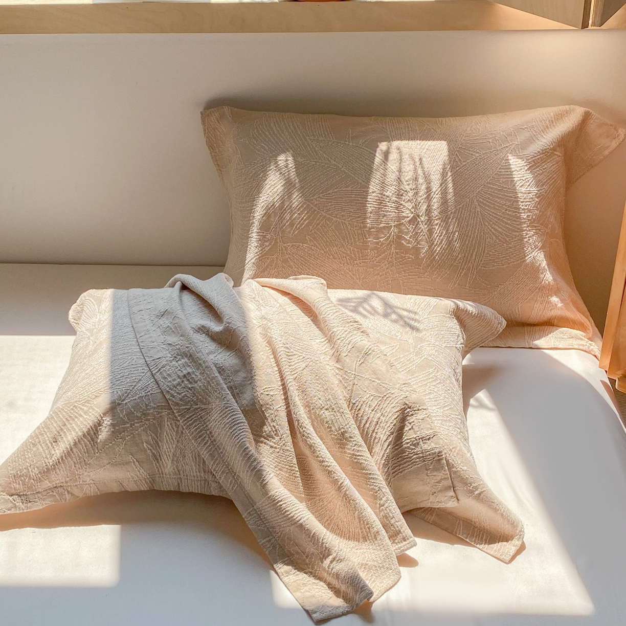 91家纺网 家纺一手货源 找家纺 美宜家 2025全棉提花枕巾100棉柔软吸汗枕头巾 锦上添花-原色 一对