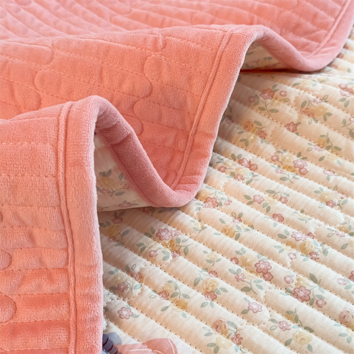 91家纺网 家纺一手货源 找家纺 恒爱家纺 2025新款全棉宝宝绒双拼床盖三件套 美少女