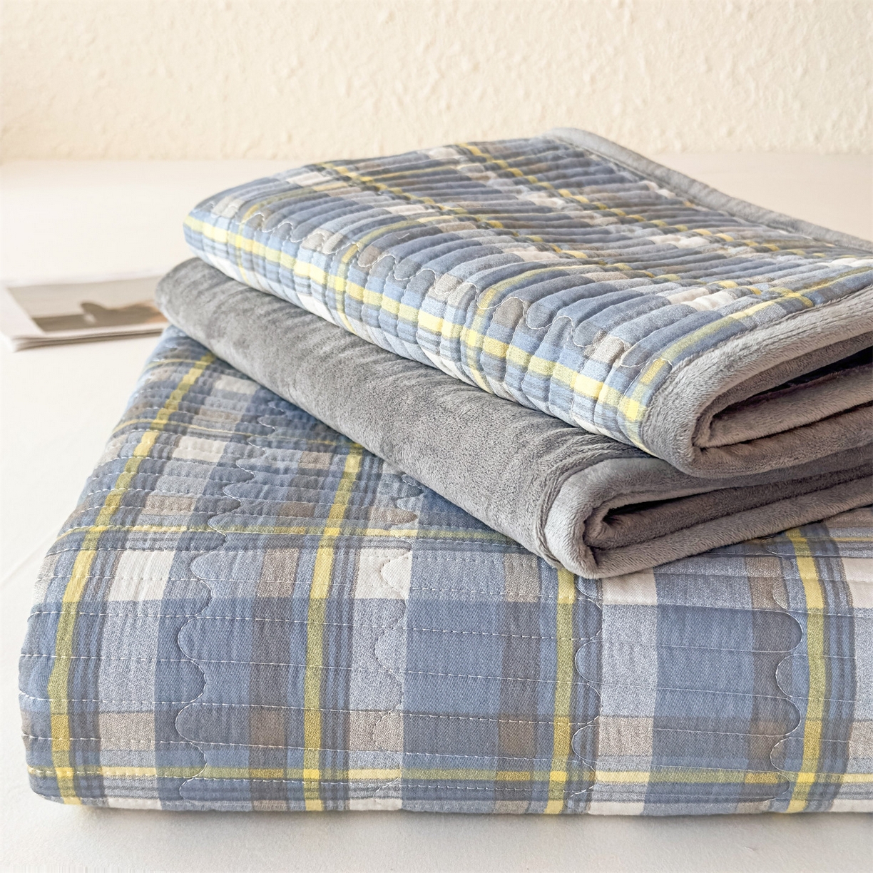 91家纺网 家纺一手货源 找家纺 恒爱家纺 2025新款全棉宝宝绒双拼床盖三件套 莫尼-蓝