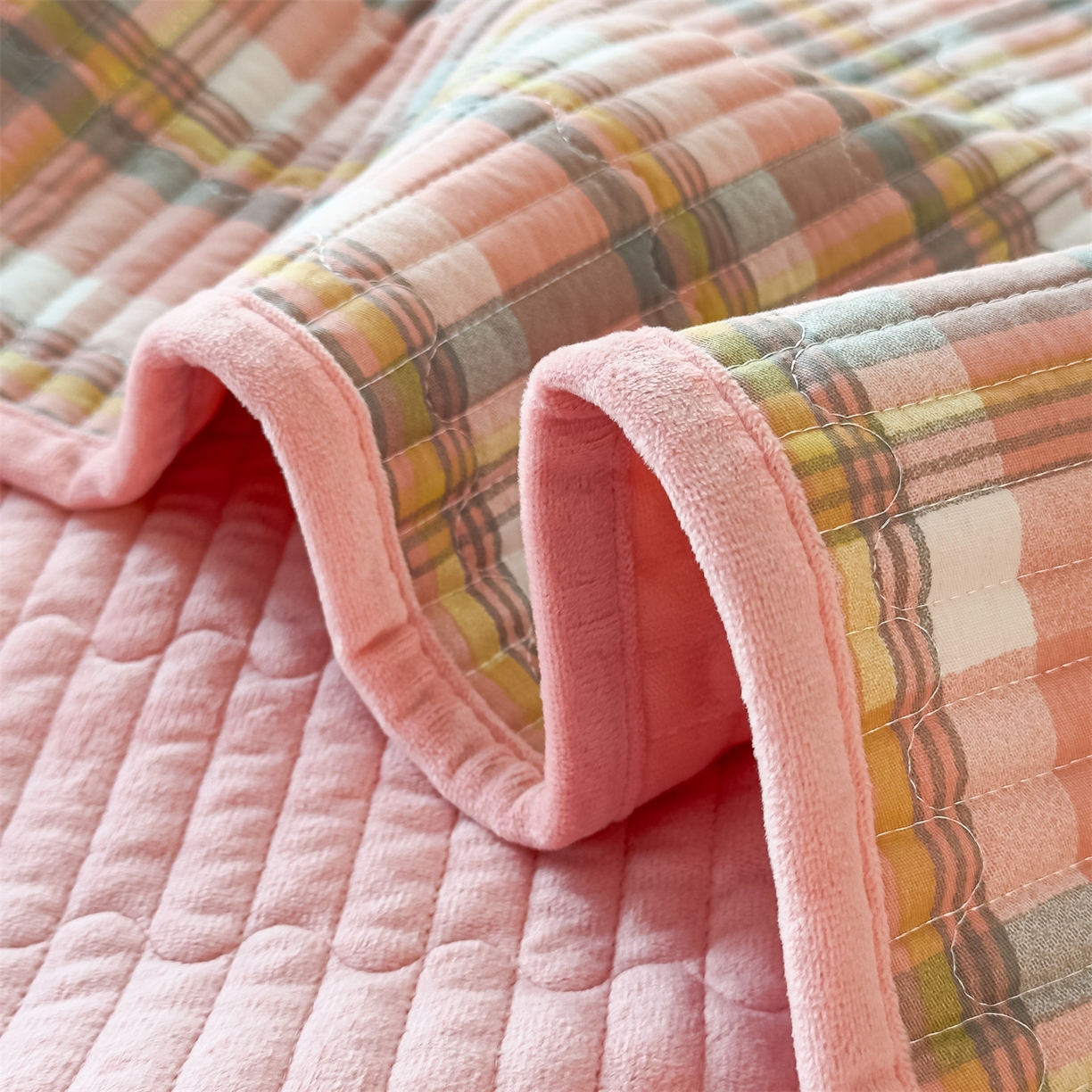 91家纺网 家纺一手货源 找家纺 恒爱家纺 2025新款全棉宝宝绒双拼床盖三件套 莫尼-玉