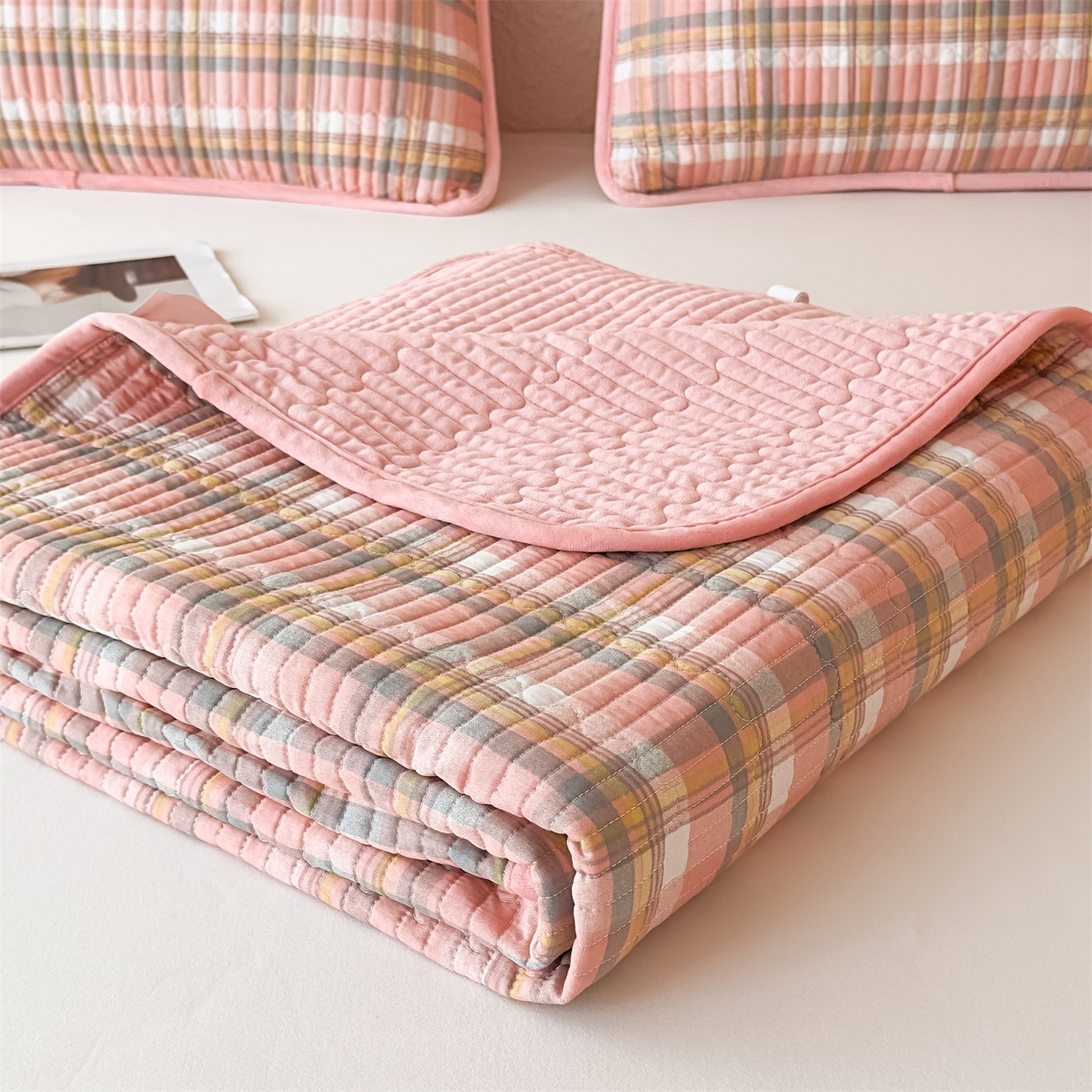 91家纺网 家纺一手货源 找家纺 恒爱家纺 2025新款全棉宝宝绒双拼床盖三件套 莫尼-玉