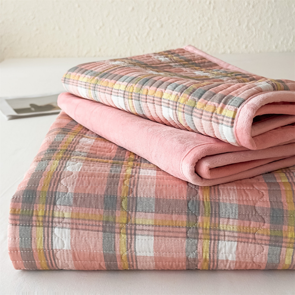 91家纺网 家纺一手货源 找家纺 恒爱家纺 2025新款全棉宝宝绒双拼床盖三件套 莫尼-玉