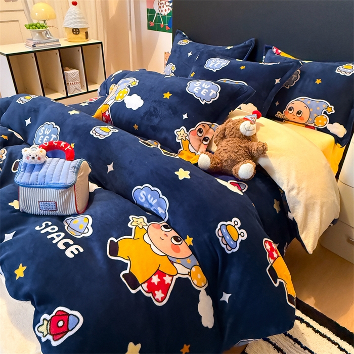 91家纺网 家纺一手货源 找家纺 艾特你 2025新款小清新高克重牛奶绒印花四件套 太空宝宝