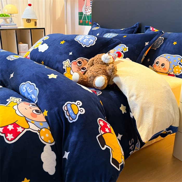 91家纺网 家纺一手货源 找家纺 艾特你 2025新款小清新高克重牛奶绒印花四件套 太空宝宝