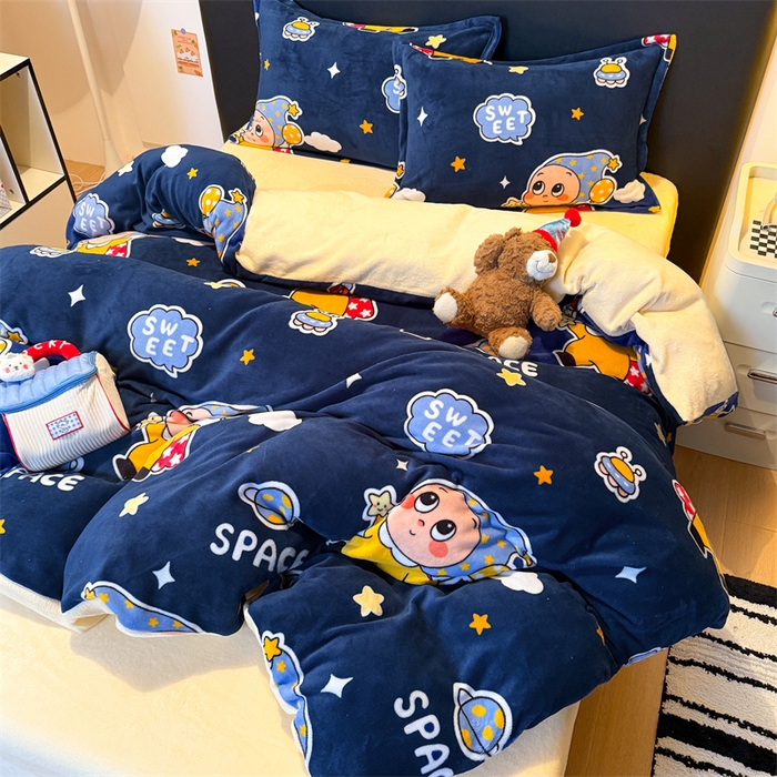 91家纺网 家纺一手货源 找家纺 艾特你 2025新款小清新高克重牛奶绒印花四件套 太空宝宝