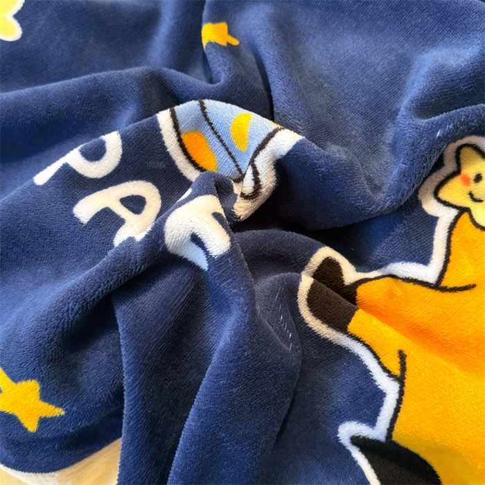 91家纺网 家纺一手货源 找家纺 艾特你 2025新款小清新高克重牛奶绒印花四件套 太空宝宝