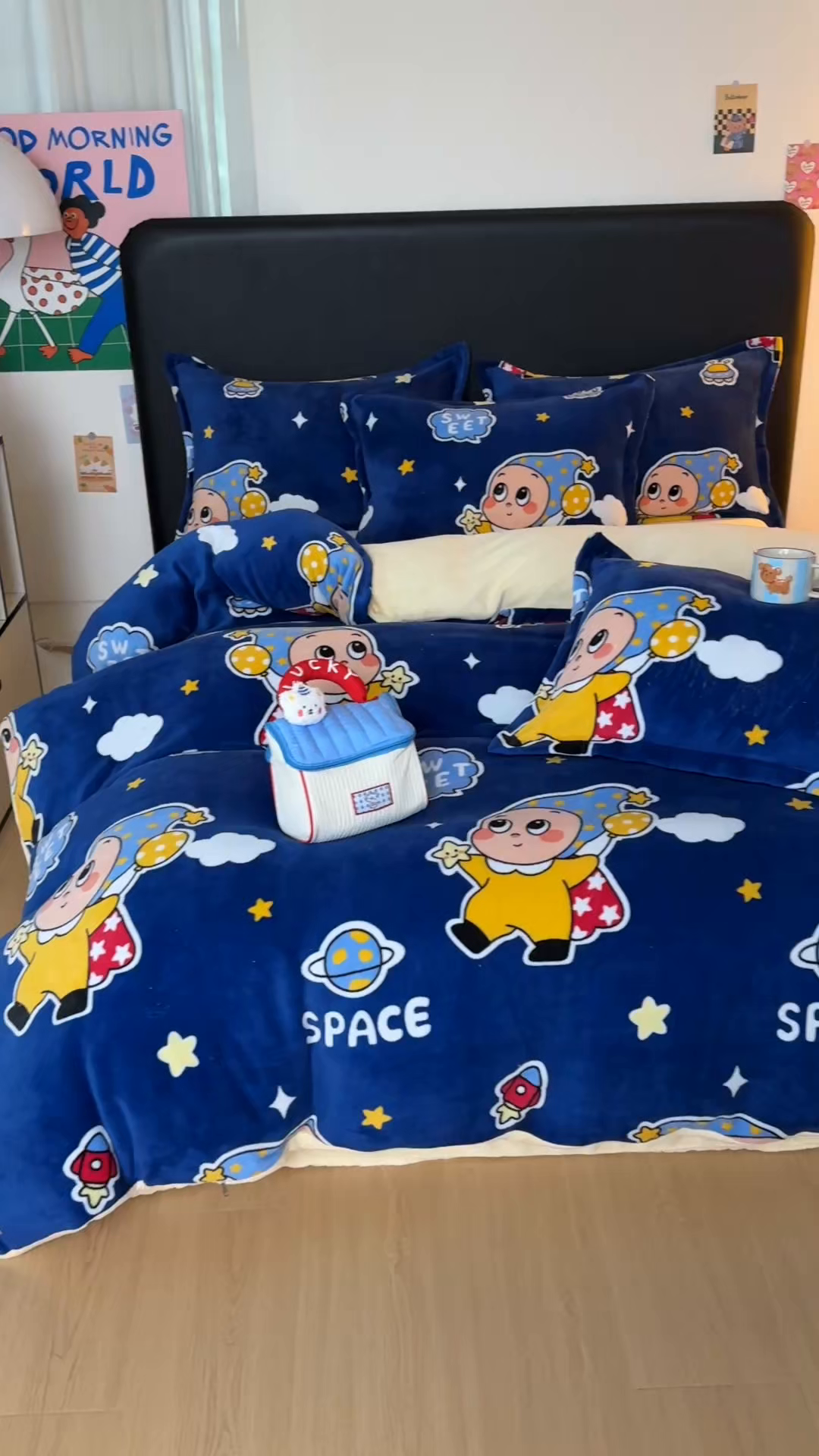 91家纺网 家纺一手货源 找家纺 艾特你 2025新款小清新高克重牛奶绒印花四件套 太空宝宝