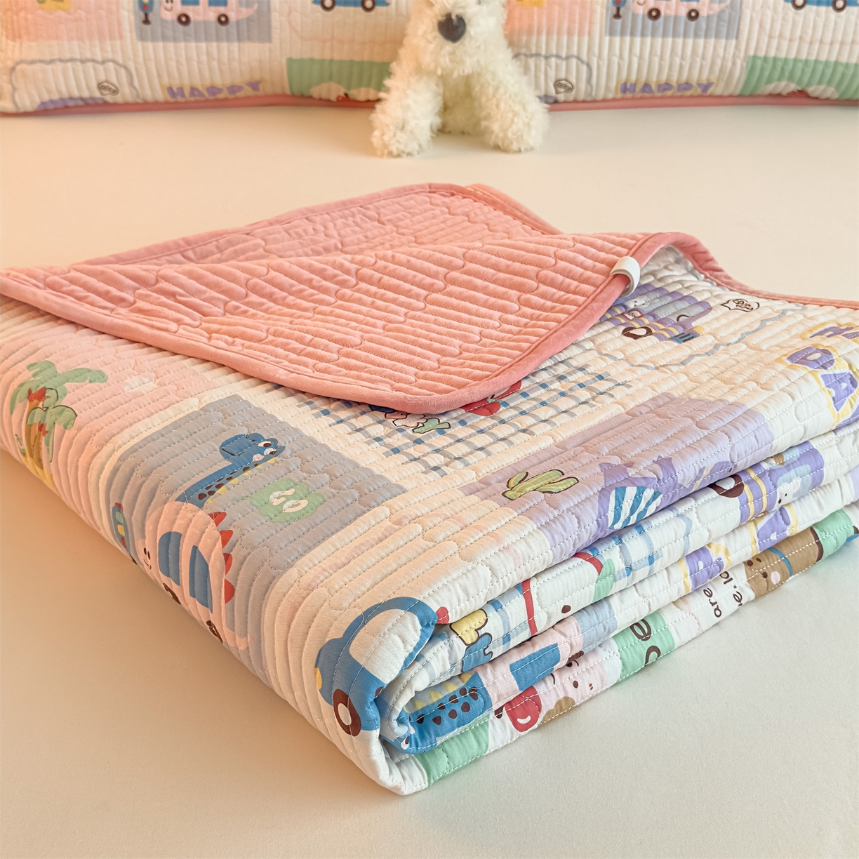 91家纺网 家纺一手货源 找家纺 恒爱家纺 2025新款全棉宝宝绒双拼床盖三件套 汽车拼图