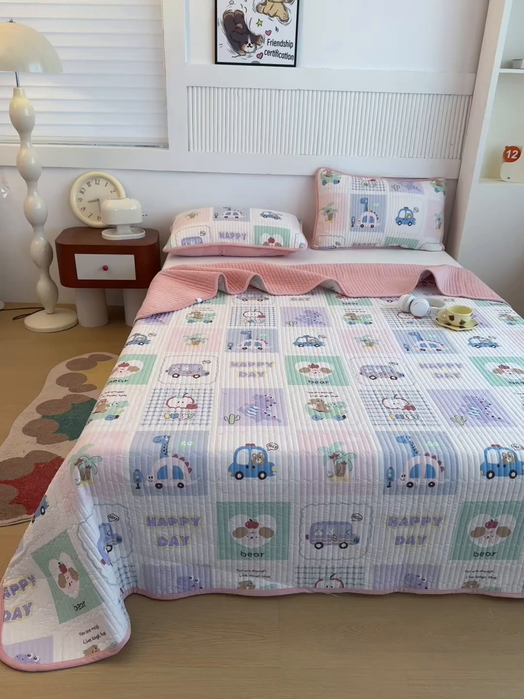 91家纺网 家纺一手货源 找家纺 恒爱家纺 2025新款全棉宝宝绒双拼床盖三件套 汽车拼图