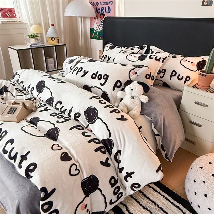 91家纺网 家纺一手货源 找家纺 艾特你 2025新款小清新高克重牛奶绒印花四件套 线条狗