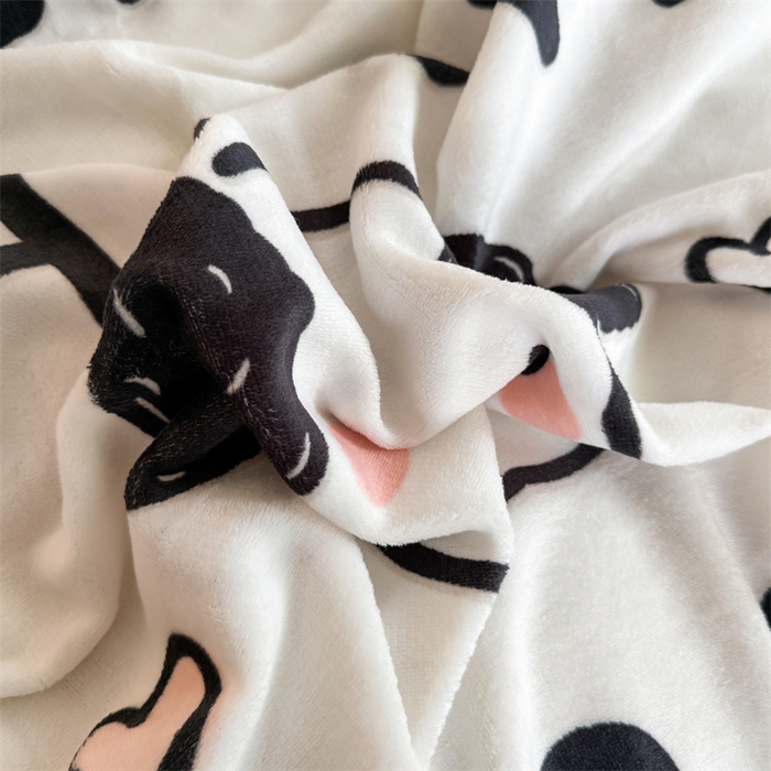 91家纺网 家纺一手货源 找家纺 艾特你 2025新款小清新高克重牛奶绒印花四件套 线条狗