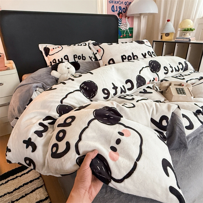 91家纺网 家纺一手货源 找家纺 艾特你 2025新款小清新高克重牛奶绒印花四件套 线条狗