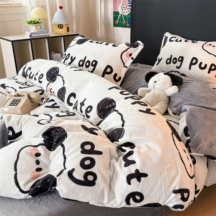 91家纺网 家纺一手货源 找家纺 艾特你 2025新款小清新高克重牛奶绒印花四件套 线条狗