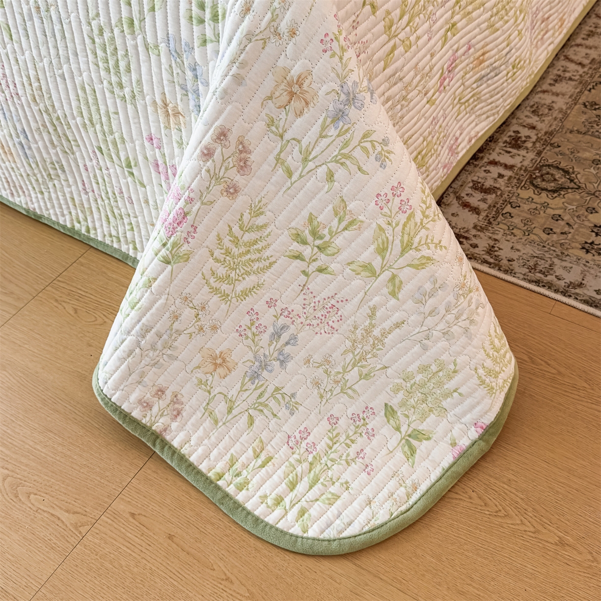 91家纺网 家纺一手货源 找家纺 恒爱家纺 2025新款全棉宝宝绒双拼床盖三件套 情人草