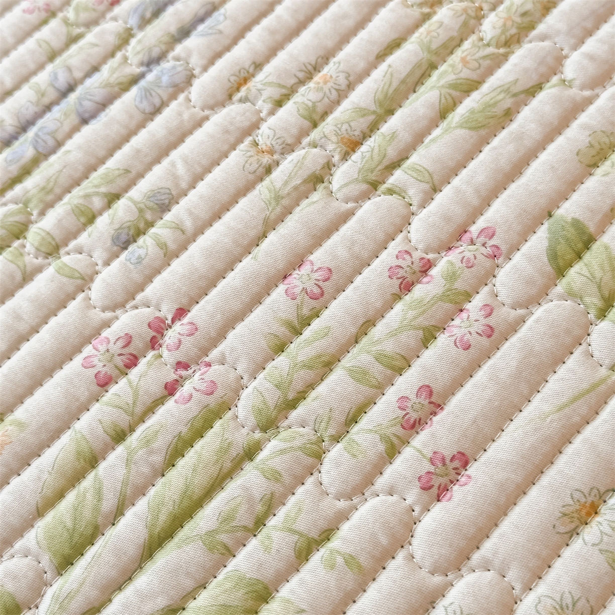 91家纺网 家纺一手货源 找家纺 恒爱家纺 2025新款全棉宝宝绒双拼床盖三件套 情人草