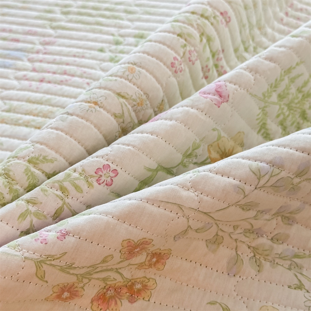 91家纺网 家纺一手货源 找家纺 恒爱家纺 2025新款全棉宝宝绒双拼床盖三件套 情人草