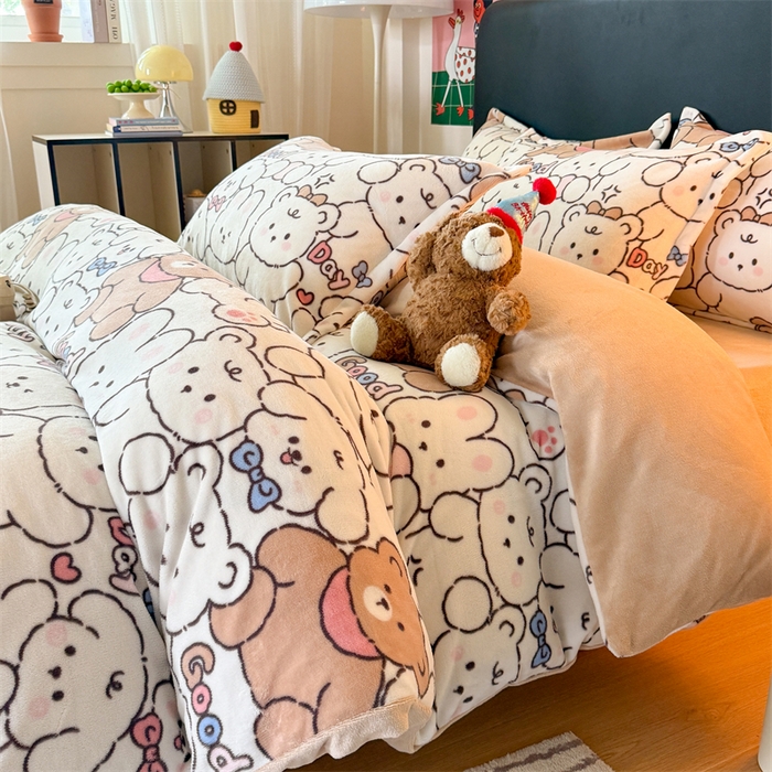 91家纺网 家纺一手货源 找家纺 艾特你 2025新款小清新高克重牛奶绒印花四件套 熊多多