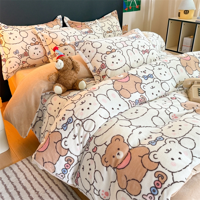 91家纺网 家纺一手货源 找家纺 艾特你 2025新款小清新高克重牛奶绒印花四件套 熊多多