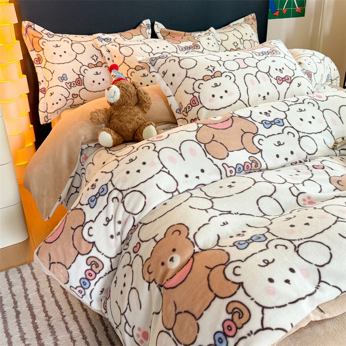 91家纺网 家纺一手货源 找家纺 艾特你 2025新款小清新高克重牛奶绒印花四件套 熊多多